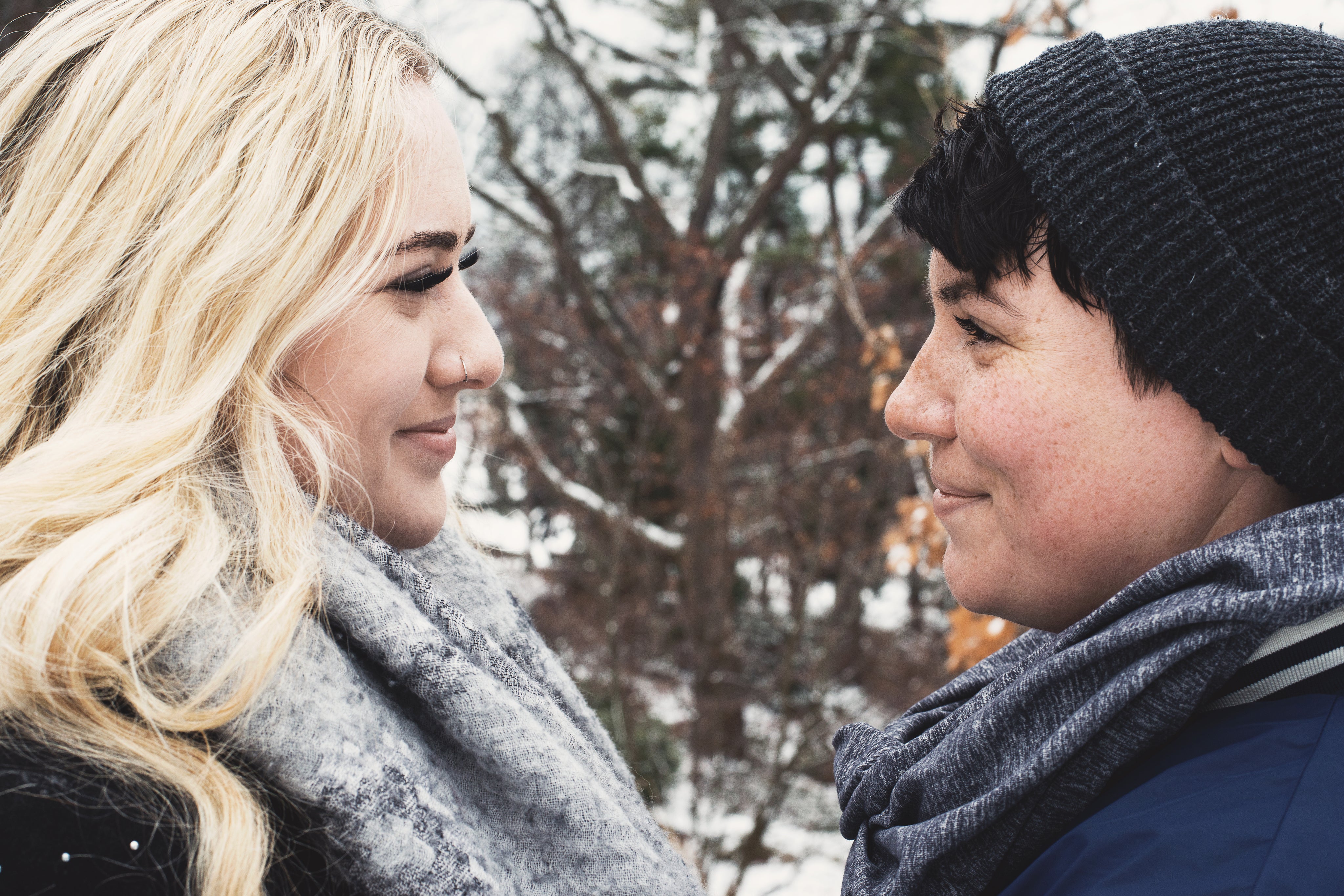 files/couple-face-each-other-and-smile.jpg